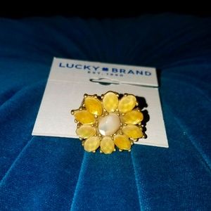 Yellow gold natural stone flower ring